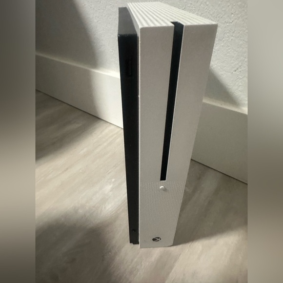 Xbox One S Microsoft game 365 GB - Picture 3 of 8